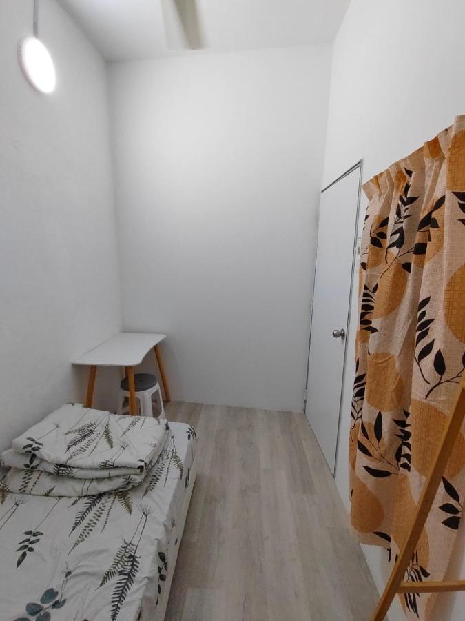 Hutton Lane Homestay *